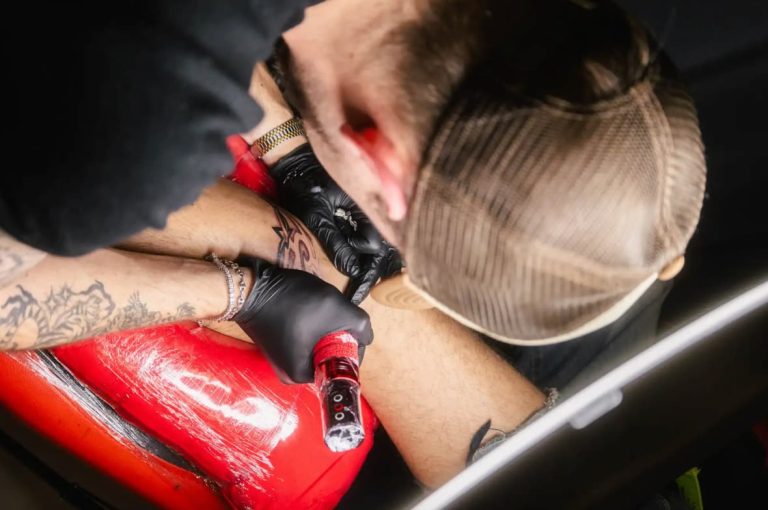De ilustrador a tatuador profesional: ¿cómo dar un giro a tu currículum y vivir de tu arte?